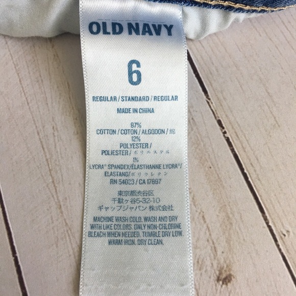 Old Navy Distressed Boyfriend Cropped Jeans - Picture 8 of 8